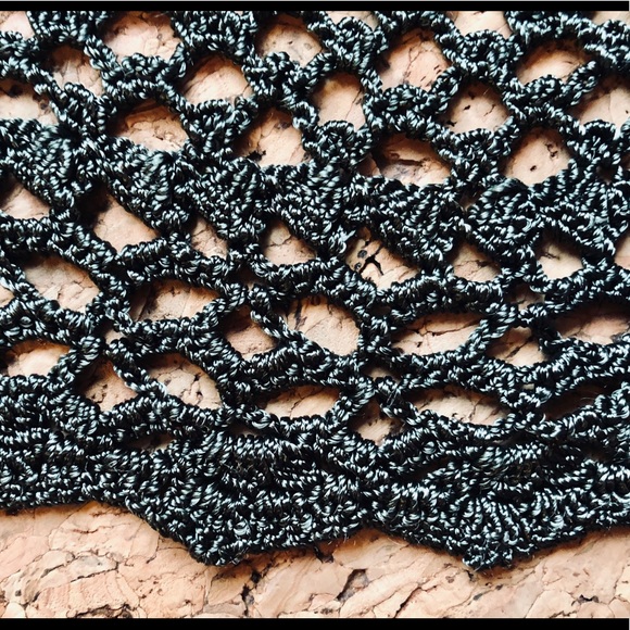 Witchy form fitting crocheted blouse - Picture 3 of 3